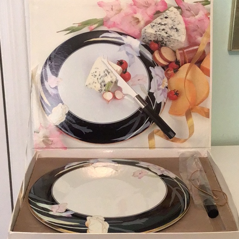 MIKASA CHARISMA BLACK CHEESE SET